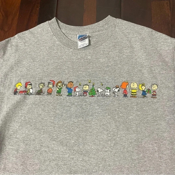 PEANUTS Charlie Brown Snoopy & Gang Christmas T-Shirt Adult Size Large - Picture 3 of 12